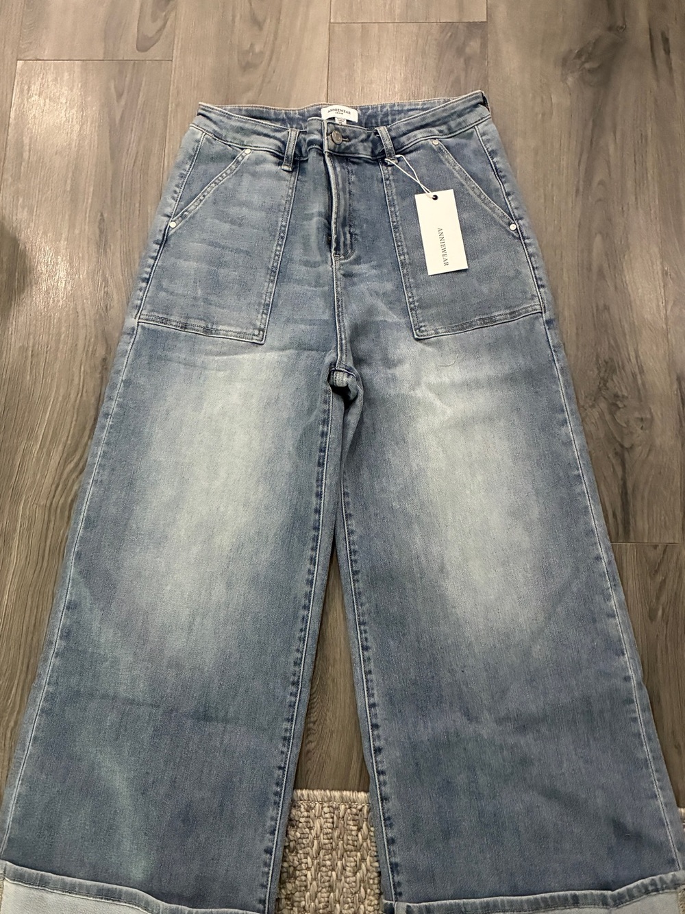 NWT AnnieWear High Rise Wide Leg Cuffed Jeans Light Wash Size 
 XL NWT
